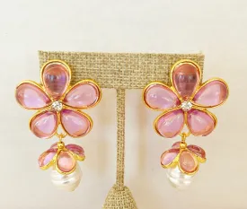 Beautiful flower style design pierced earrings.